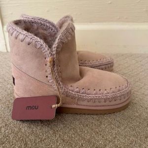 NWT PINK MOU BOOTS